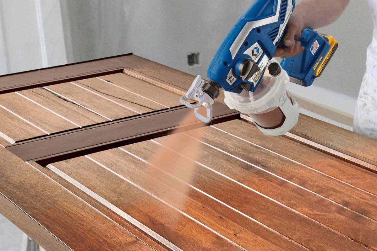 Chất làm cứng sơn gỗ là chất phụ gia có trong loại sơn PU, giúp đóng rắn các chất phủ bề mặt