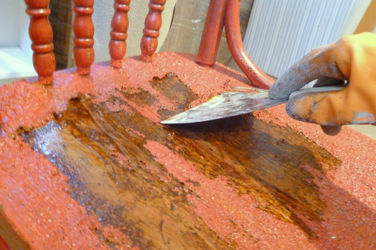 Cách tẩy sơn cửa sắt bằng dung dịch hóa chất